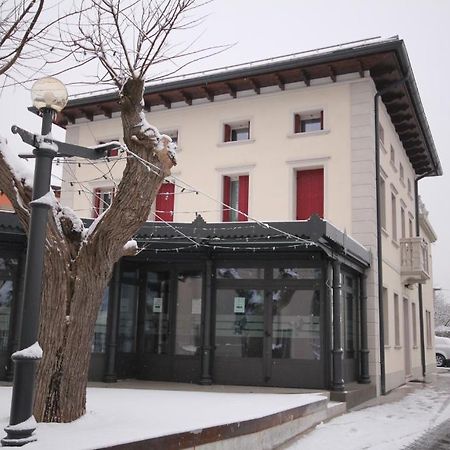 La Locanda Alla Stazione Hotell Ponte nellʼAlpi Exteriör bild