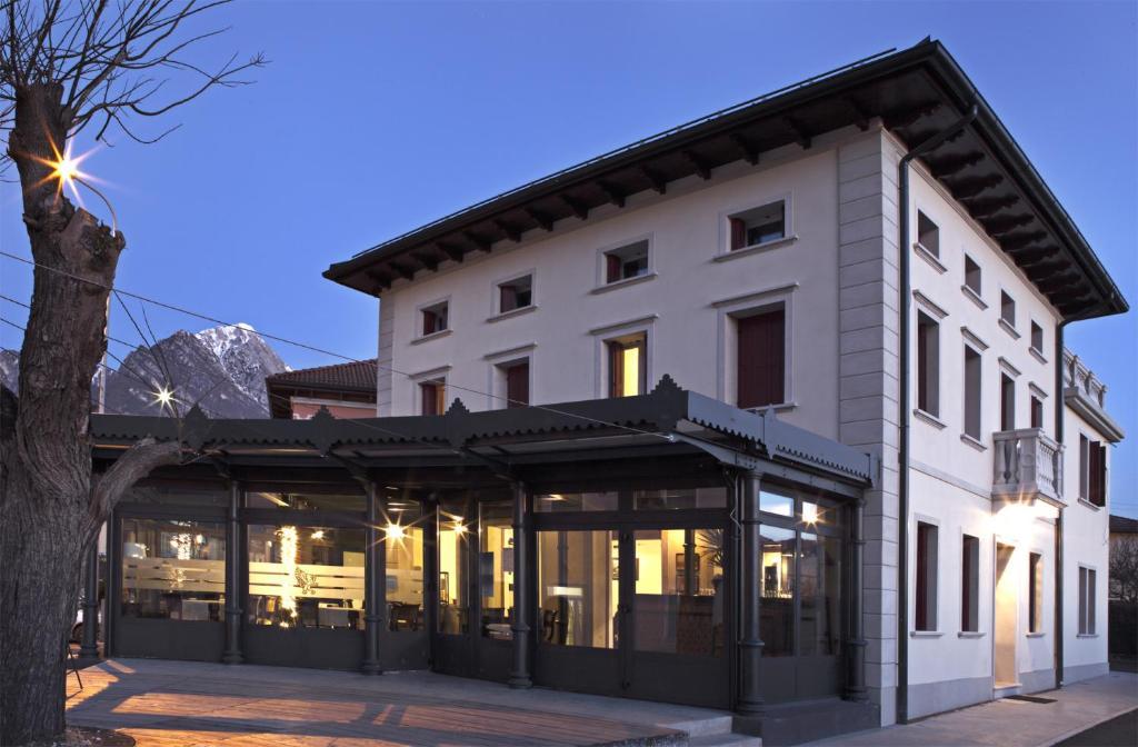 La Locanda Alla Stazione Hotell Ponte nellʼAlpi Exteriör bild